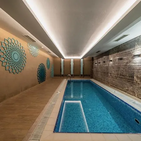 Three Bedroom Flat With Gym Petek 127 דירה